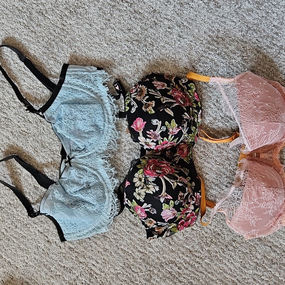 Victoria's Secret, 32DD Floral Lace Underwire Bra Trio - Pink, Black, Blue